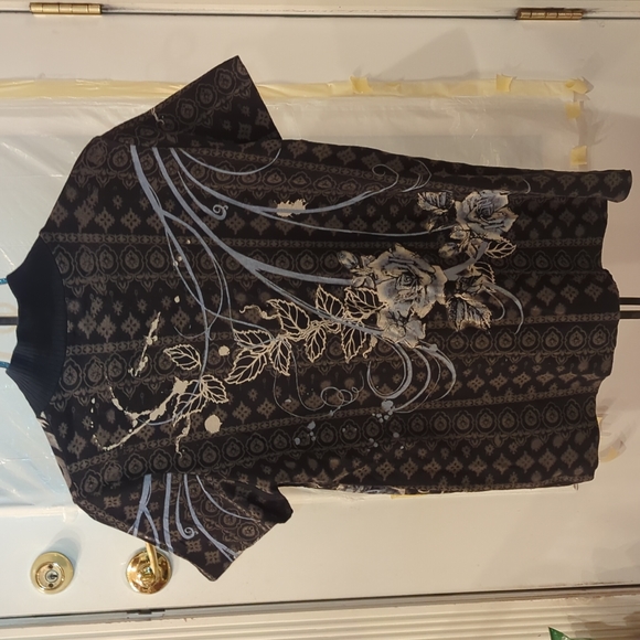 Vanilla Sugar brand short sleeve print top, with front zipper. Olive,Gray,Black - Picture 4 of 4